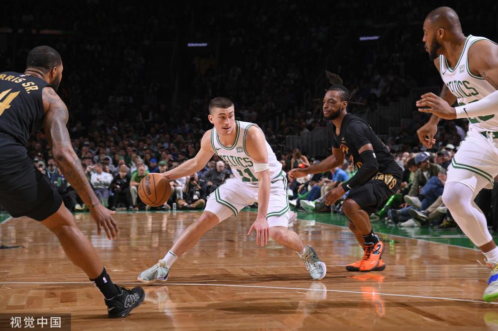 板凳球员在 板凳球员在